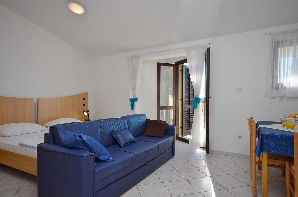 Apartments Mira Tribalj 外观 照片