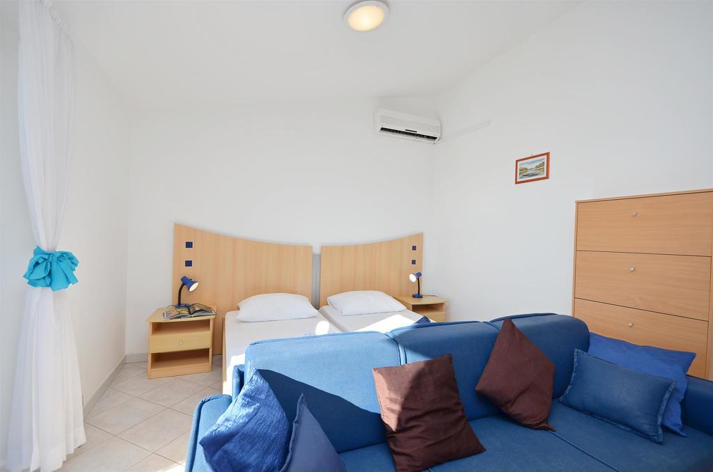 Apartments Mira Tribalj 外观 照片