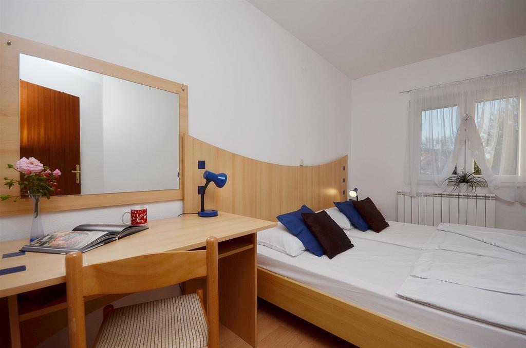Apartments Mira Tribalj 外观 照片