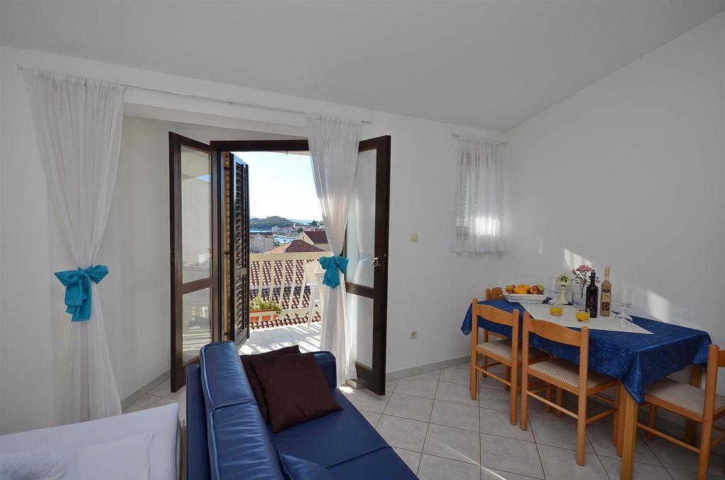 Apartments Mira Tribalj 外观 照片