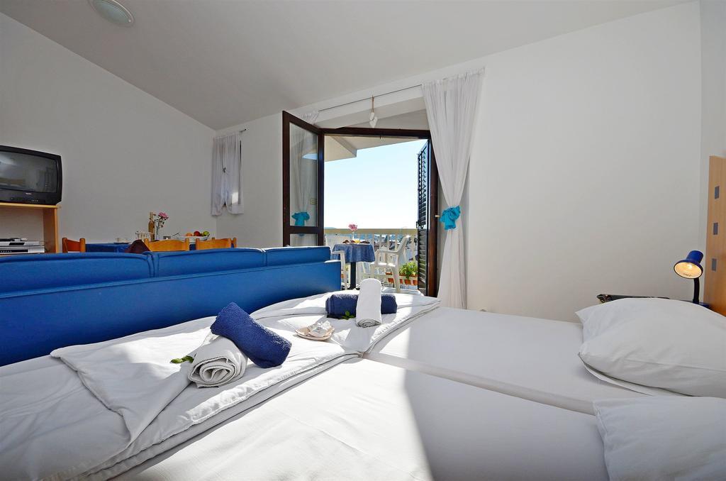Apartments Mira Tribalj 外观 照片